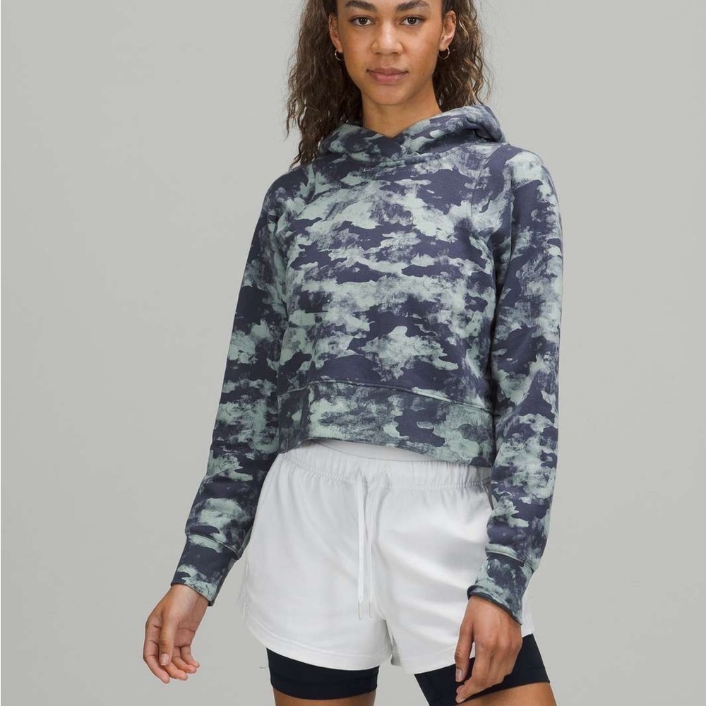 Lululemon Loungeful Cropped Hoodie
Heritage Camo Wash WP Blue Multi